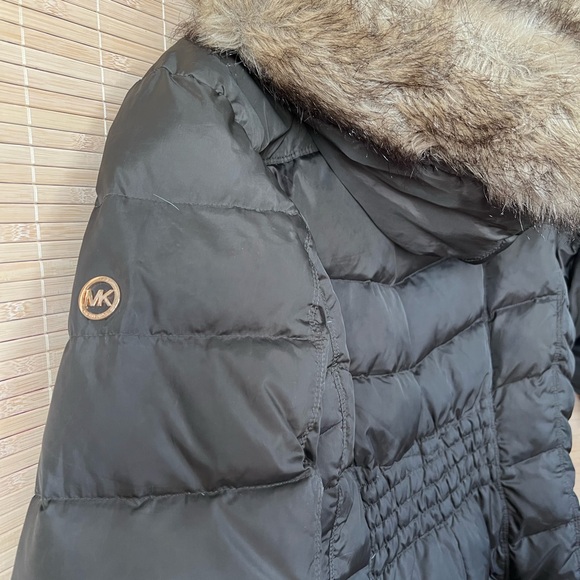 Michael Kors Army Green Puffer Coat with Fur Trim - Picture 8 of 9